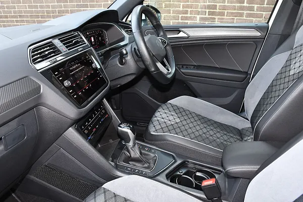 2023 Volkswagen Tiguan 1.5 TSI R-Line Edition SUV 5dr Petrol DSG Euro 6 (s/s) (150 ps) — photo 4 of 31