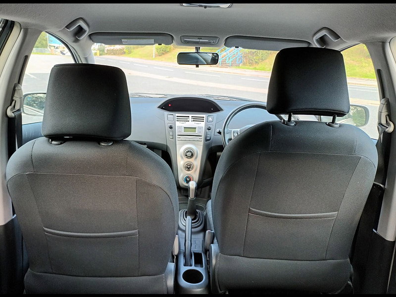 Toyota Yaris 1.3 VVT-i Zinc Hatchback 5dr Petrol Manual (141 g/km, 85 bhp) 5dr Manual 2026