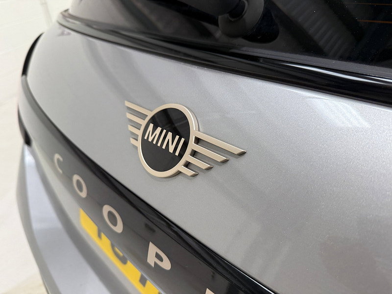 MINI Cooper 2.0S Classic Hatchback 3dr Petrol Steptronic Euro 6 (s/s) (204 ps)