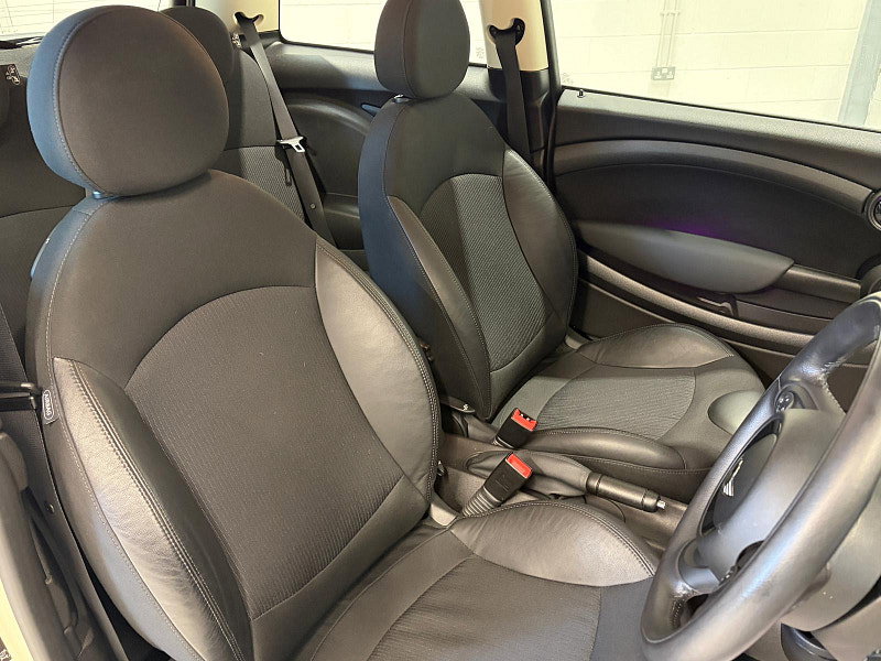 MINI Hatch 1.6 Cooper Hatchback 3dr Petrol Steptronic Euro 5 (122 ps)
