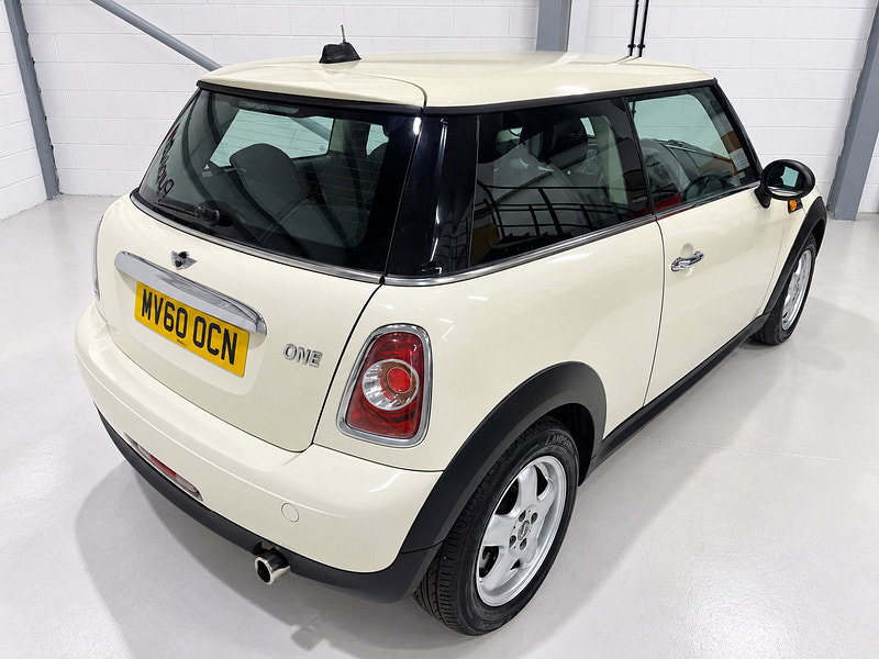 MINI Hatch 1.6 One Hatchback 3dr Petrol Steptronic Euro 5 (98 ps)