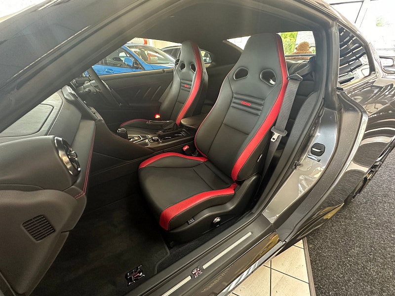Nissan GT-R 3.8L RECARO Coupe 2dr Petrol Semi Automatic Euro 6 (562 bhp)
