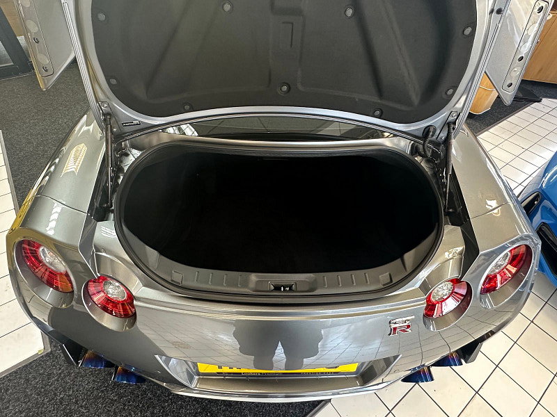 Nissan GT-R 3.8L RECARO Coupe 2dr Petrol Semi Automatic Euro 6 (562 bhp)