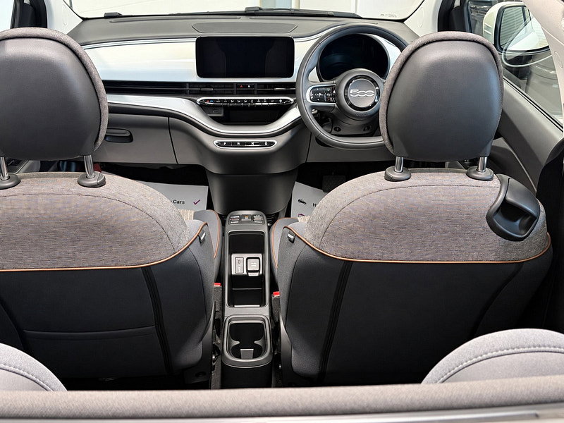 Fiat 500e C 42kWh Icon Convertible 2dr Electric Auto (118 ps)