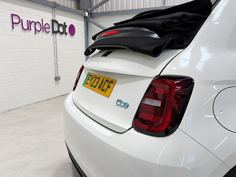 Fiat 500e C 42kWh Icon Convertible 2dr Electric Auto (118 ps)