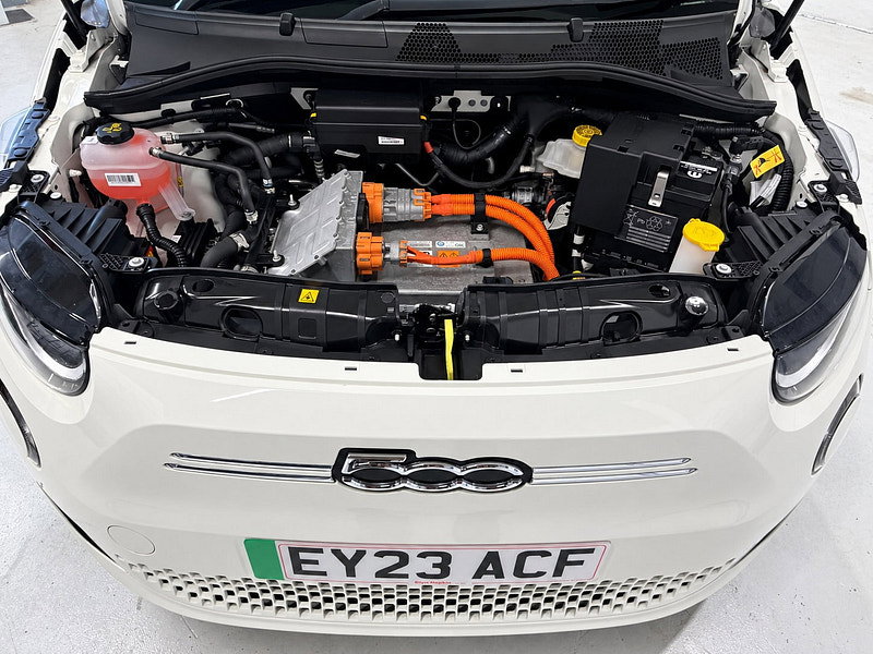 Fiat 500e C 42kWh Icon Convertible 2dr Electric Auto (118 ps)
