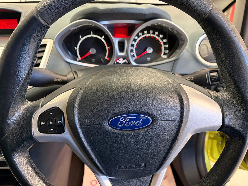 Ford Fiesta 1.4 TDCi Zetec Hatchback 5dr Diesel Manual (110 g/km, 67 bhp)