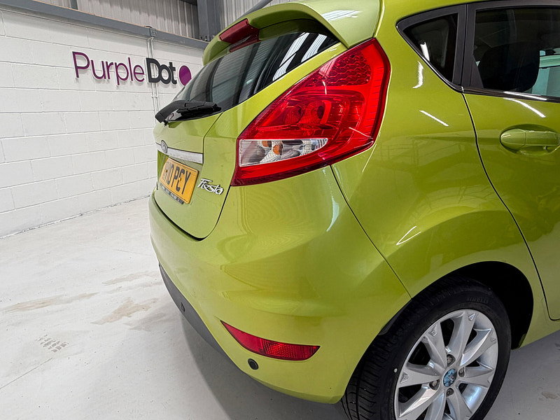 Ford Fiesta 1.4 Zetec Hatchback 5dr Petrol Automatic (154 g/km, 94 bhp)