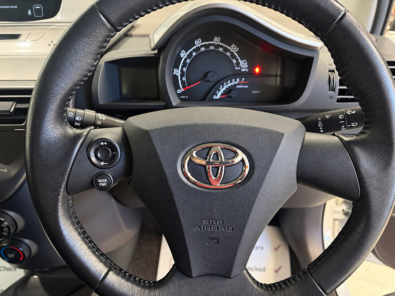 Toyota IQ 1.0 VVT-i Hatchback 3dr Petrol Manual Euro 4 (68 bhp)