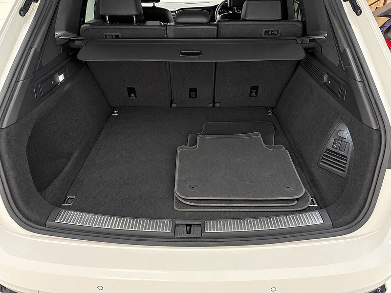 Volkswagen Touareg 3.0 TDI V6 R-Line Tech SUV 5dr Diesel Tiptronic 4Motion Euro 6 (s/s) (286 ps)