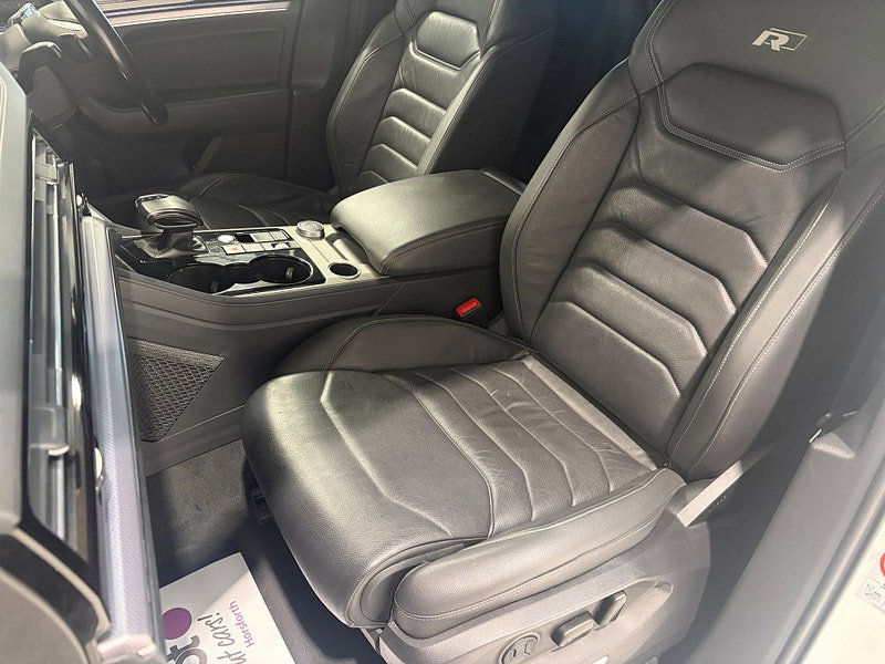 Volkswagen Touareg 3.0 TDI V6 R-Line Tech SUV 5dr Diesel Tiptronic 4Motion Euro 6 (s/s) (286 ps)