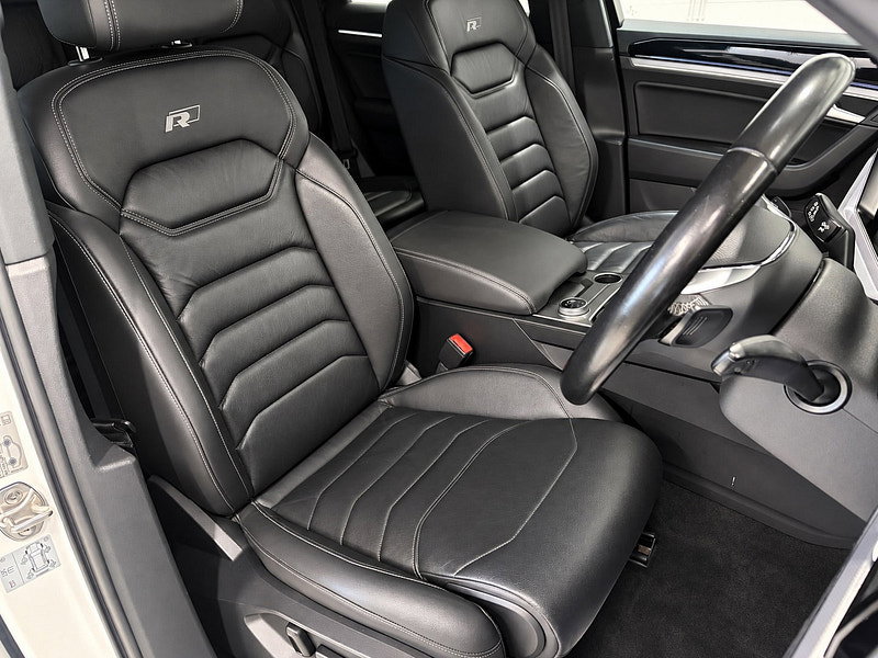 Volkswagen Touareg 3.0 TDI V6 R-Line Tech SUV 5dr Diesel Tiptronic 4Motion Euro 6 (s/s) (286 ps)
