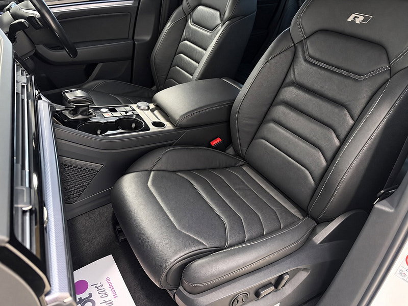 Volkswagen Touareg 3.0 TDI V6 R-Line Tech SUV 5dr Diesel Tiptronic 4Motion Euro 6 (s/s) (286 ps)