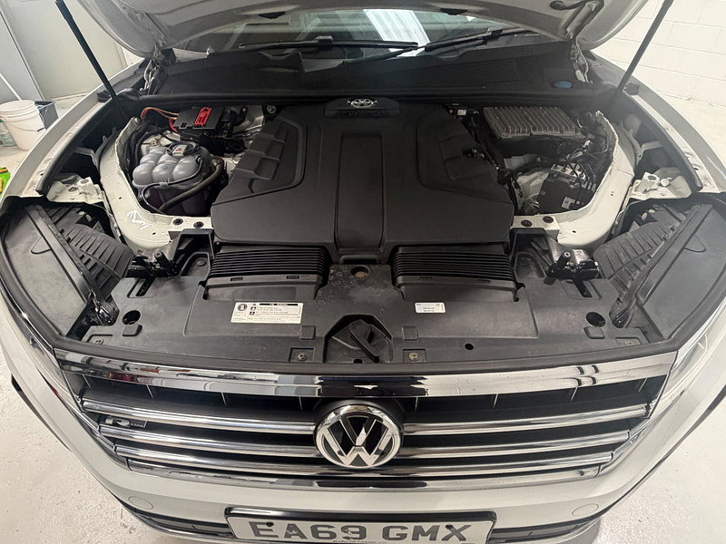 Volkswagen Touareg 3.0 TDI V6 R-Line Tech SUV 5dr Diesel Tiptronic 4Motion Euro 6 (s/s) (286 ps)