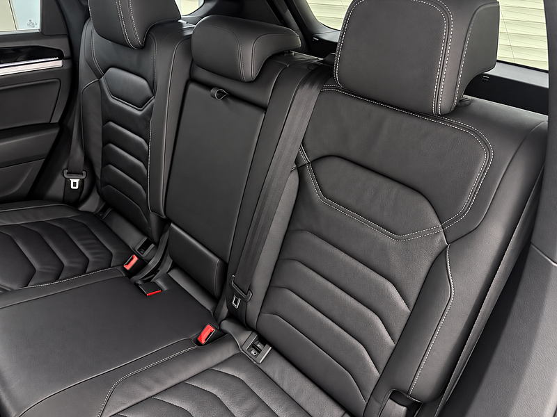 Volkswagen Touareg 3.0 TDI V6 R-Line Tech SUV 5dr Diesel Tiptronic 4Motion Euro 6 (s/s) (286 ps)