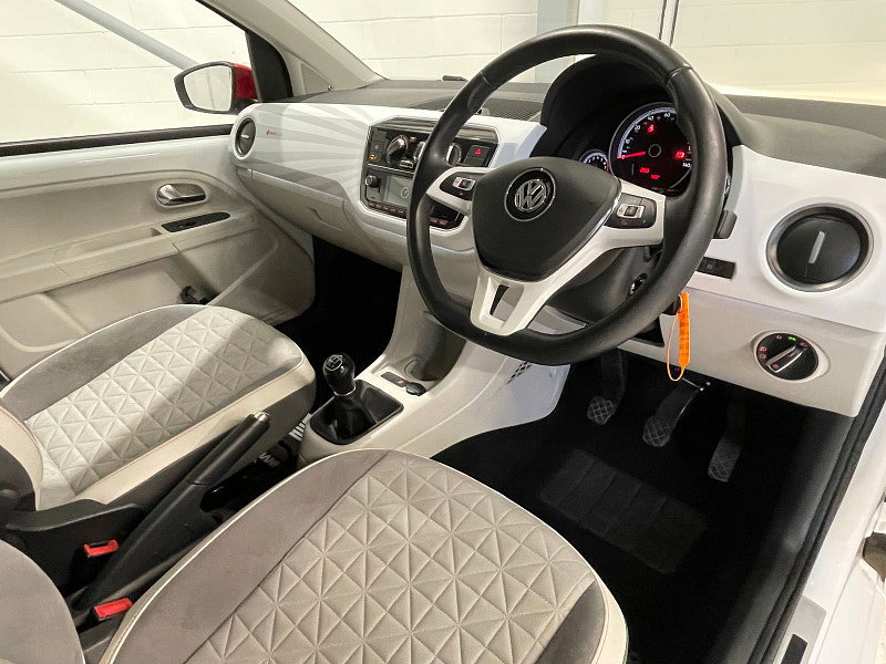 Volkswagen up! 1.0L UP BY BEATS Hatchback 5dr Petrol Manual Euro 6 (59 bhp)