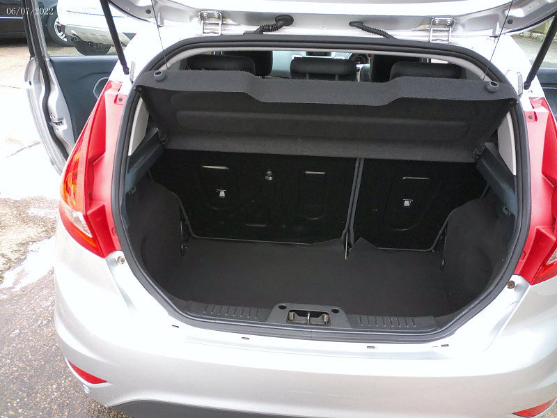 Ford Fiesta 1.6L Titanium Hatchback 3dr Petrol Manual Euro 5 (118 bhp)
