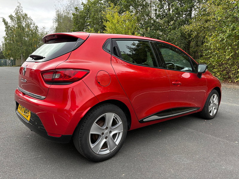 Renault Clio 1.2 16V Dynamique MediaNav Hatchback 5dr Petrol Manual Euro 5 (75 ps)