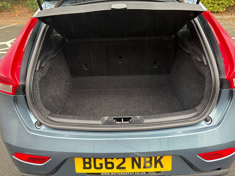Volvo V40 1.6 D2 SE Lux Hatchback 5dr Diesel Manual Euro 5 (s/s) (115 ps)