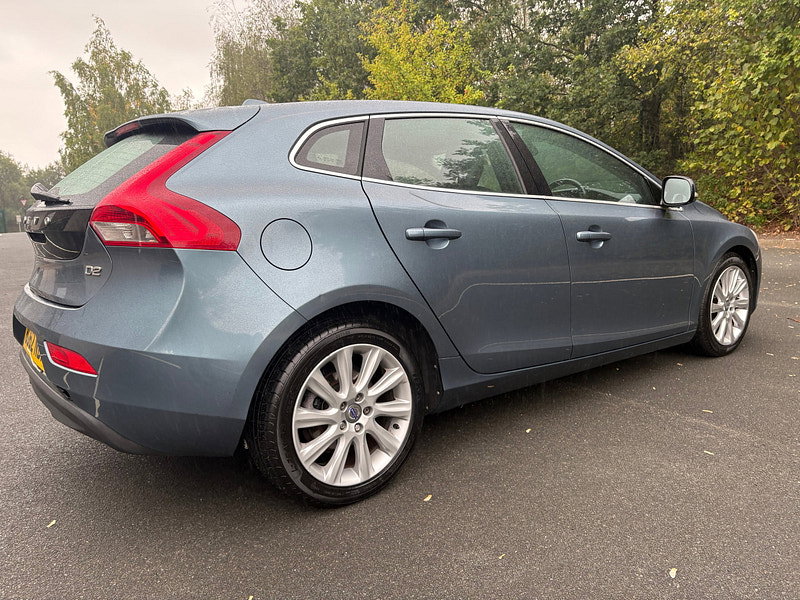 Volvo V40 1.6 D2 SE Lux Hatchback 5dr Diesel Manual Euro 5 (s/s) (115 ps)