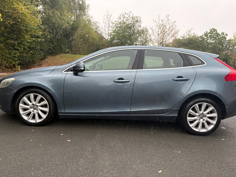 Volvo V40 1.6 D2 SE Lux Hatchback 5dr Diesel Manual Euro 5 (s/s) (115 ps)