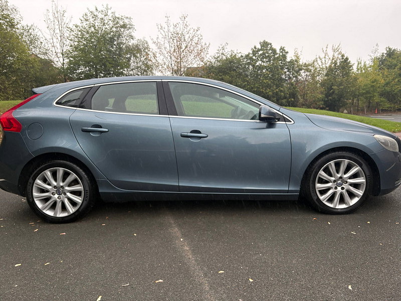 Volvo V40 1.6 D2 SE Lux Hatchback 5dr Diesel Manual Euro 5 (s/s) (115 ps)