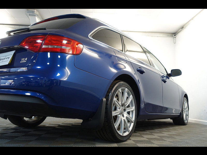 Audi A4 Avant 2.0 TDI SE Technik Estate 5dr Diesel S Tronic quattro Euro 5 (s/s) (177 ps)