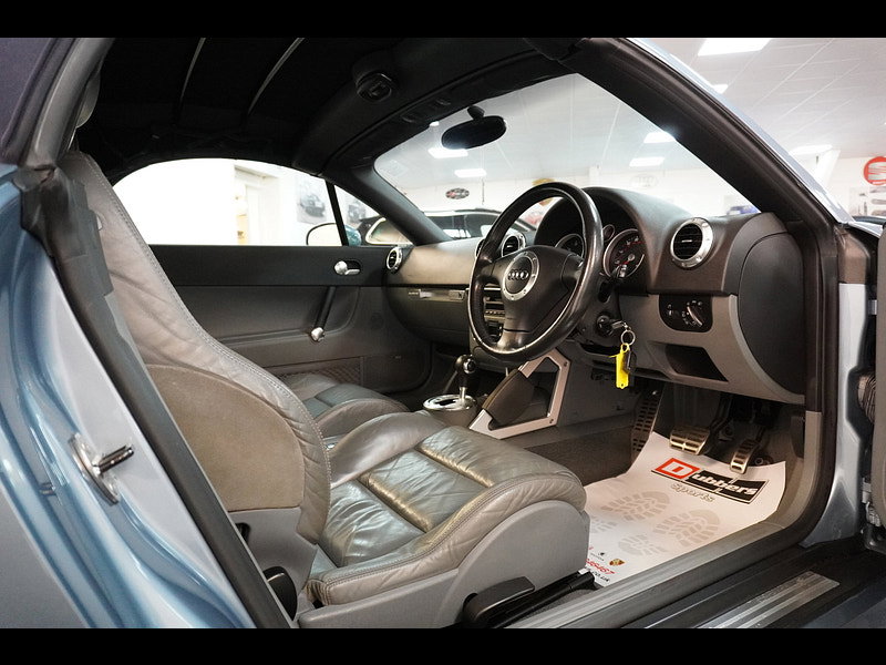 Audi TT 3.2 V6 Roadster 2dr Petrol DSG quattro (240 g/km, 247 bhp)