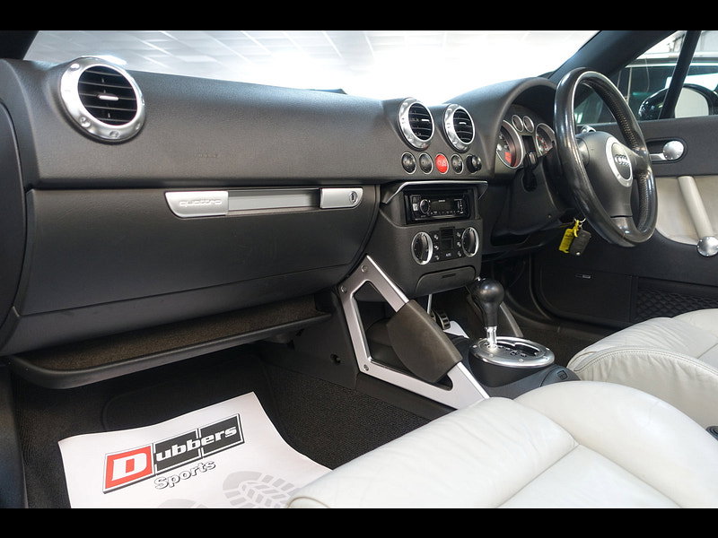 Audi TT 3.2 V6 Roadster 2dr Petrol DSG quattro (240 g/km, 247 bhp)