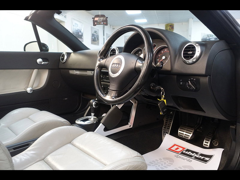Audi TT 3.2 V6 Roadster 2dr Petrol DSG quattro (240 g/km, 247 bhp)