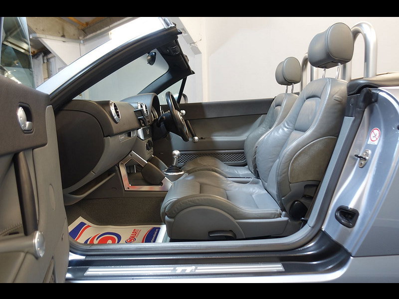 Audi TT 3.2 V6 Roadster 2dr Petrol Manual quattro (257 g/km, 247 bhp)