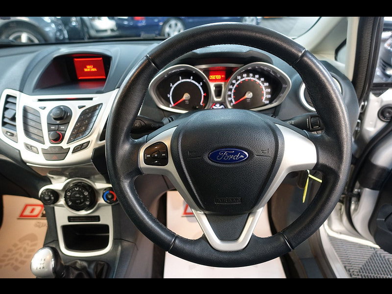 Ford Fiesta 1.4 Zetec Hatchback 5dr Petrol Manual (133 g/km, 94 bhp)