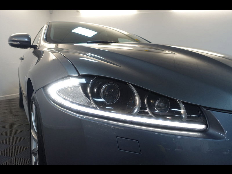 Jaguar XF 2.2d Premium Luxury Sportbrake 5dr Diesel Auto Euro 5 (s/s) (200 ps)