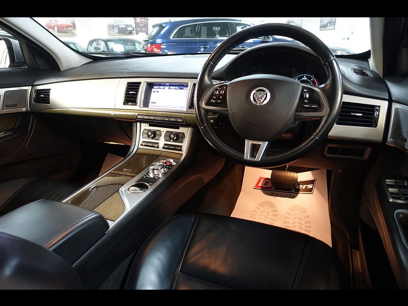 Jaguar XF 2.2d Premium Luxury Sportbrake 5dr Diesel Auto Euro 5 (s/s) (200 ps)