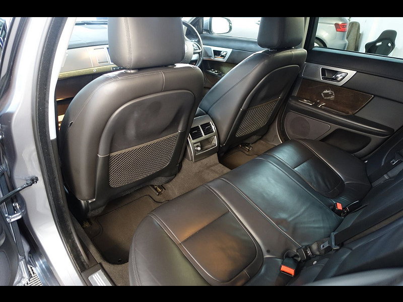 Jaguar XF 2.2d Premium Luxury Sportbrake 5dr Diesel Auto Euro 5 (s/s) (200 ps)