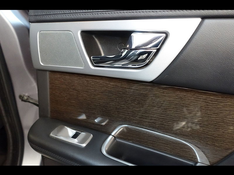 Jaguar XF 2.2d Premium Luxury Sportbrake 5dr Diesel Auto Euro 5 (s/s) (200 ps)