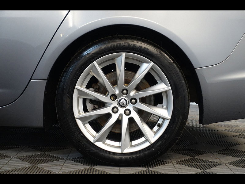 Jaguar XF 2.2d Premium Luxury Sportbrake 5dr Diesel Auto Euro 5 (s/s) (200 ps)