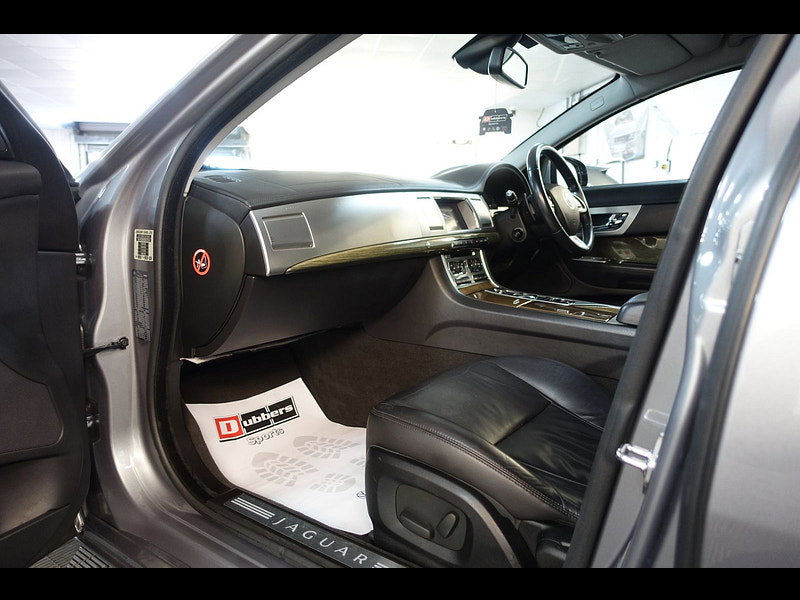 Jaguar XF 2.2d Premium Luxury Sportbrake 5dr Diesel Auto Euro 5 (s/s) (200 ps)