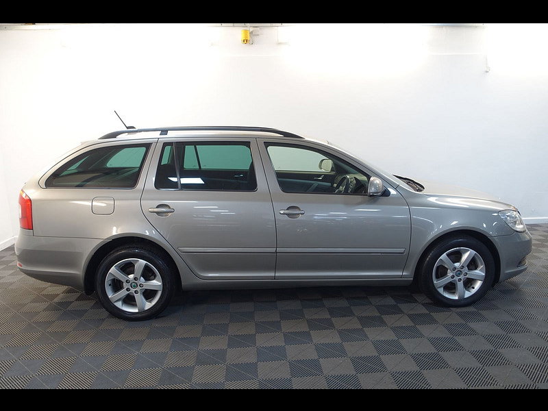 Skoda Octavia 1.6 TDI SE Plus Estate 5dr Diesel DSG Euro 5 (105 ps)