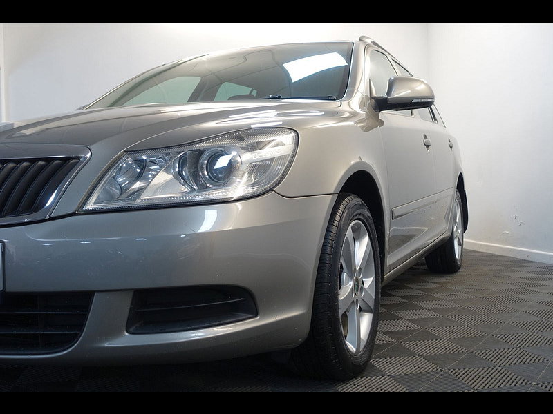 Skoda Octavia 1.6 TDI SE Plus Estate 5dr Diesel DSG Euro 5 (105 ps)