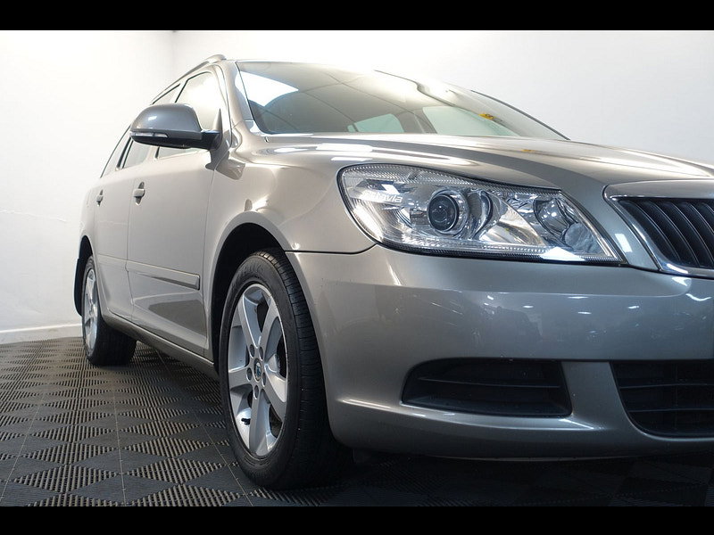 Skoda Octavia 1.6 TDI SE Plus Estate 5dr Diesel DSG Euro 5 (105 ps)