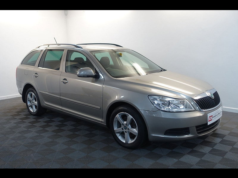 Skoda Octavia 1.6 TDI SE Plus Estate 5dr Diesel DSG Euro 5 (105 ps)