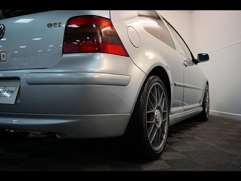 Volkswagen Golf 1.8T GTI Anniversary Ltd Edn Hatchback 3dr Petrol Manual (204 g/km, 180 bhp)