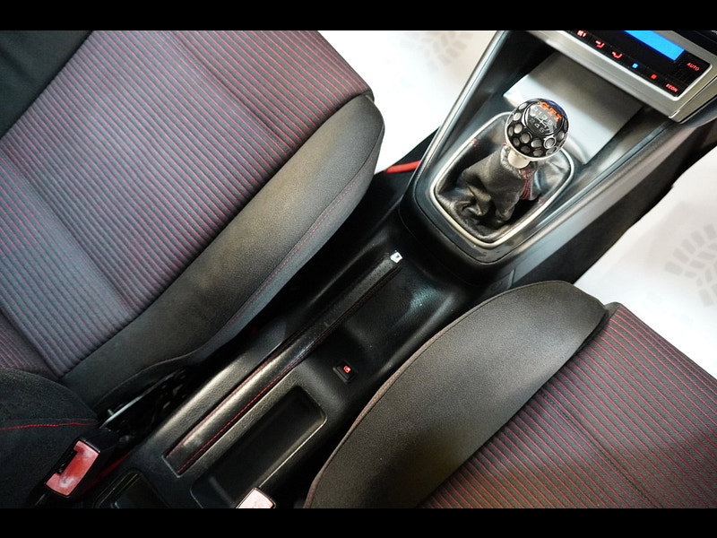 Volkswagen Golf 1.8T GTI Anniversary Ltd Edn Hatchback 3dr Petrol Manual (204 g/km, 180 bhp)