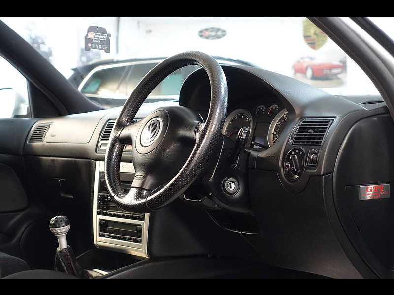 Volkswagen Golf 1.8T GTI Anniversary Ltd Edn Hatchback 3dr Petrol Manual (204 g/km, 180 bhp)