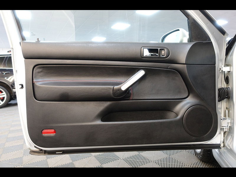 Volkswagen Golf 1.8T GTI Anniversary Ltd Edn Hatchback 3dr Petrol Manual (204 g/km, 180 bhp)
