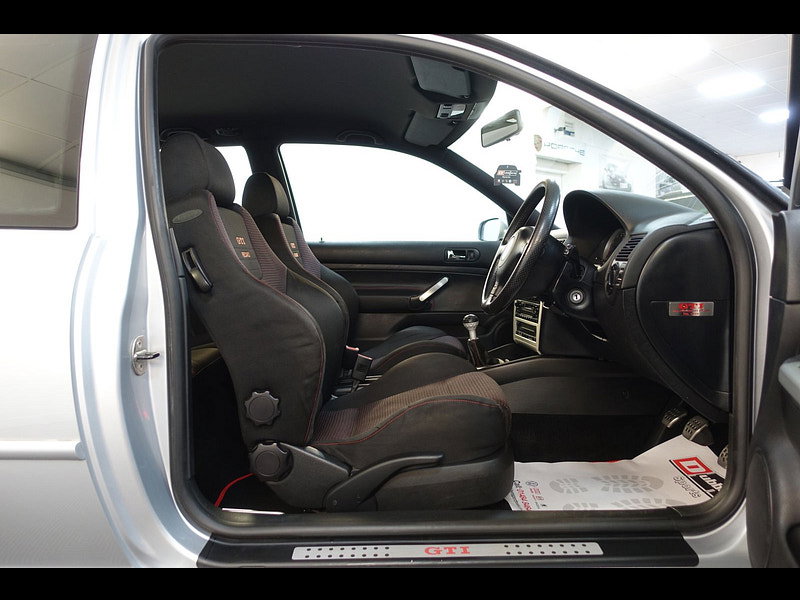 Volkswagen Golf 1.8T GTI Anniversary Ltd Edn Hatchback 3dr Petrol Manual (204 g/km, 180 bhp)
