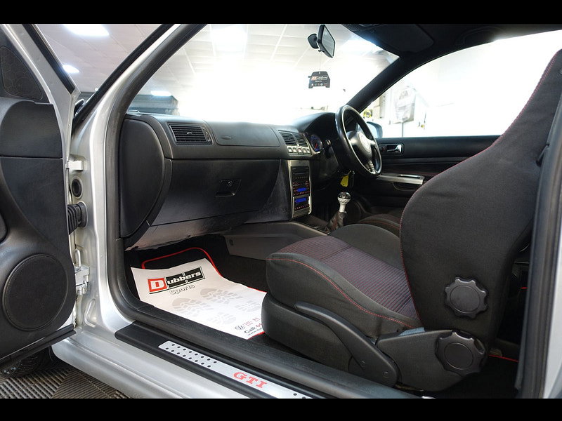 Volkswagen Golf 1.8T GTI Anniversary Ltd Edn Hatchback 3dr Petrol Manual (204 g/km, 180 bhp)