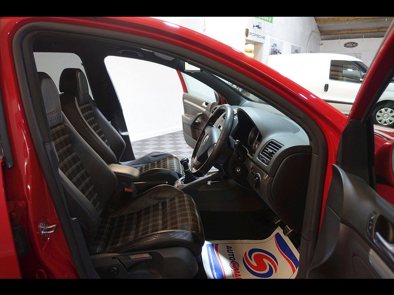 Volkswagen Golf 2.0 TFSI GTI Edition 30 Hatchback 5dr Petrol Manual (194 g/km, 227 bhp)