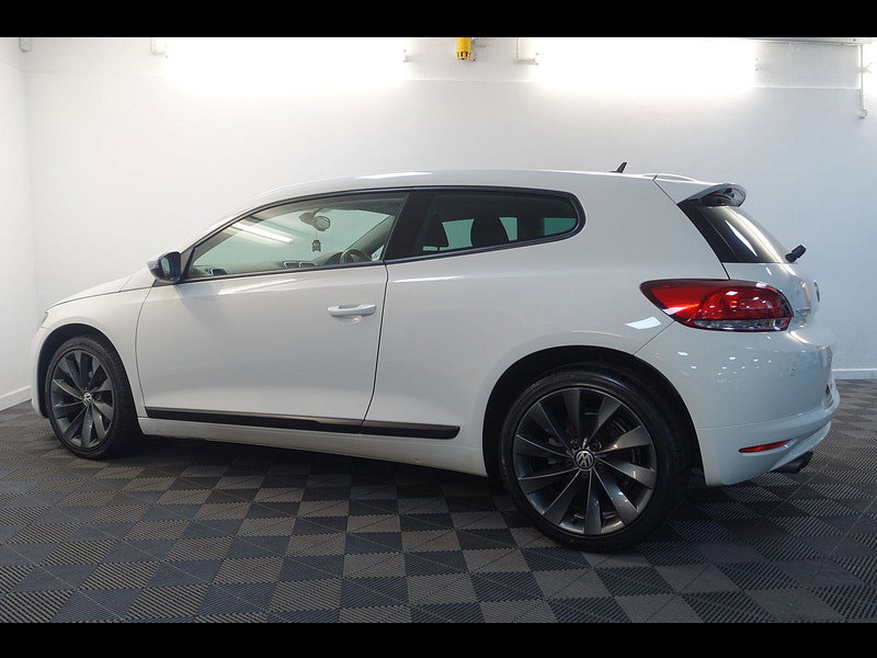 Volkswagen Scirocco 2.0 TDI BlueMotion Tech GT Hatchback 3dr Diesel DSG Euro 5 (s/s) (140 ps)